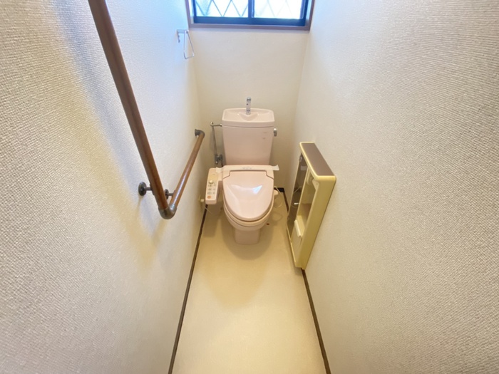 草津一丁目貸家のトイレ写真