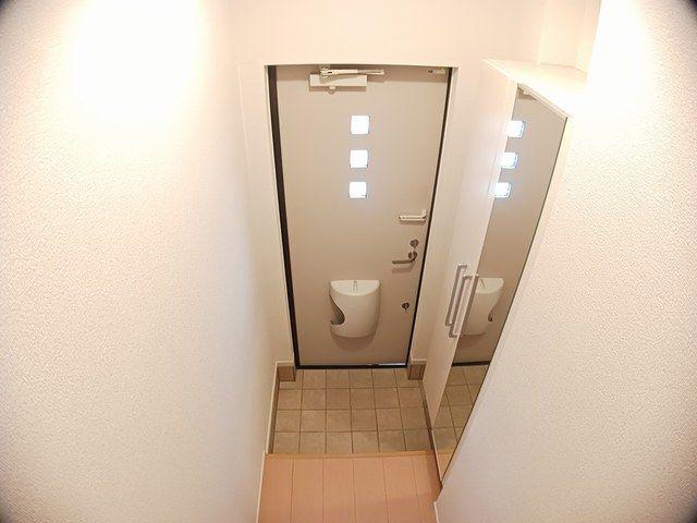 地下鉄鶴舞線 平針駅 バス乗車時間：9分 最寄りバス停で下車 徒歩3分 3階建 築14年の玄関写真