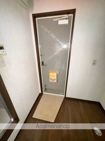 東京メトロ千代田線 北千住駅 徒歩13分 3階建 築27年の玄関写真