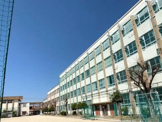 中学校　名古屋市立日比津中学校（中学校）まで557m
