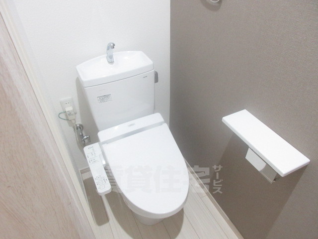 ＪＲ阪和線 上野芝駅 徒歩15分 2階建 築10年のトイレ写真