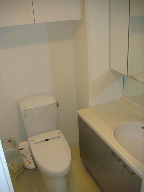 都営大江戸線 麻布十番駅 徒歩3分 10階建 築21年のトイレ写真