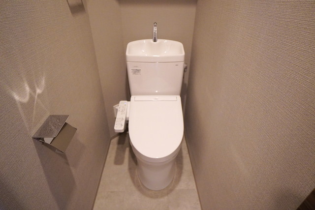 トイレ　※写真は同タイプ住戸です。