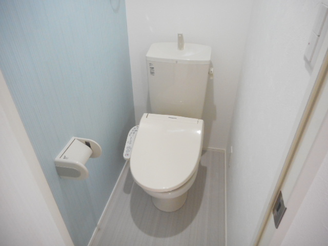 ＪＲ仙石線 小鶴新田駅 徒歩10分 2階建 築8年のトイレ写真