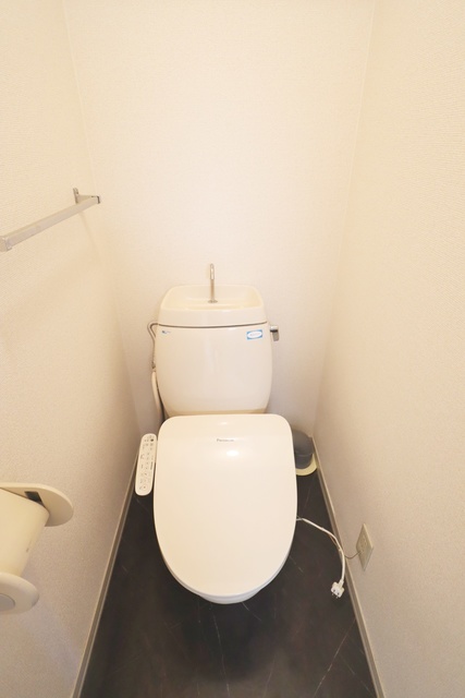 つくばエクスプレス 守谷駅 徒歩17分 2階建 築32年のトイレ写真