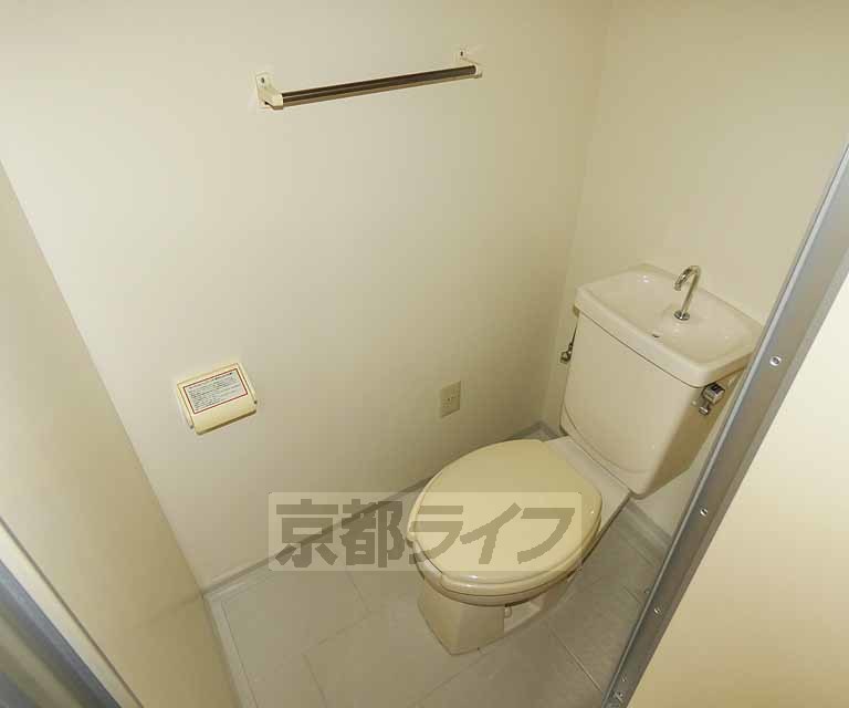 京阪本線 龍谷大前深草駅 徒歩5分 2階建 築31年のトイレ写真