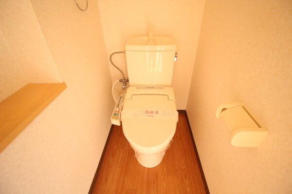 トイレ　快適な温水洗浄便座トイレです