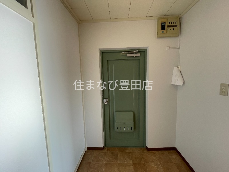 玄関　同型別部屋写真