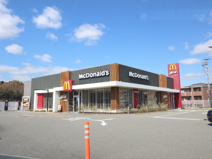 飲食店　マック（飲食店）まで600m