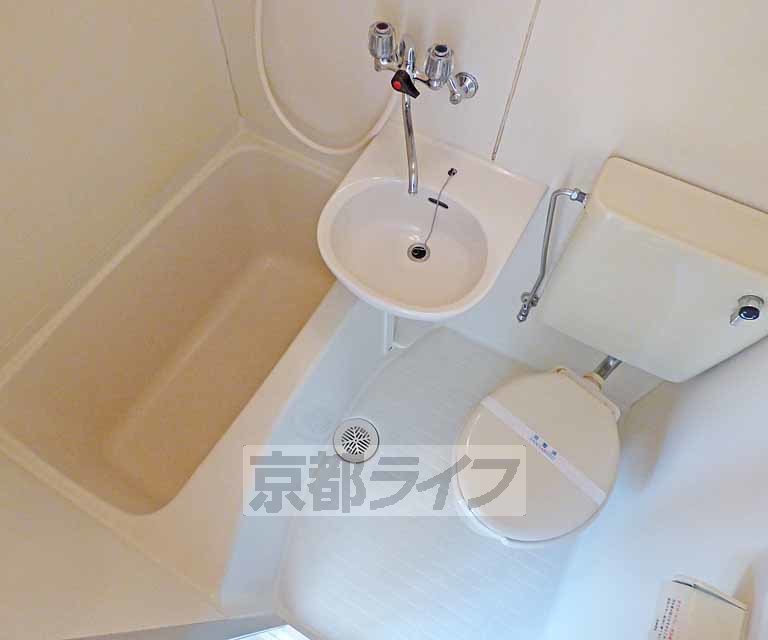 バス・シャワールーム　広々とした浴室です。