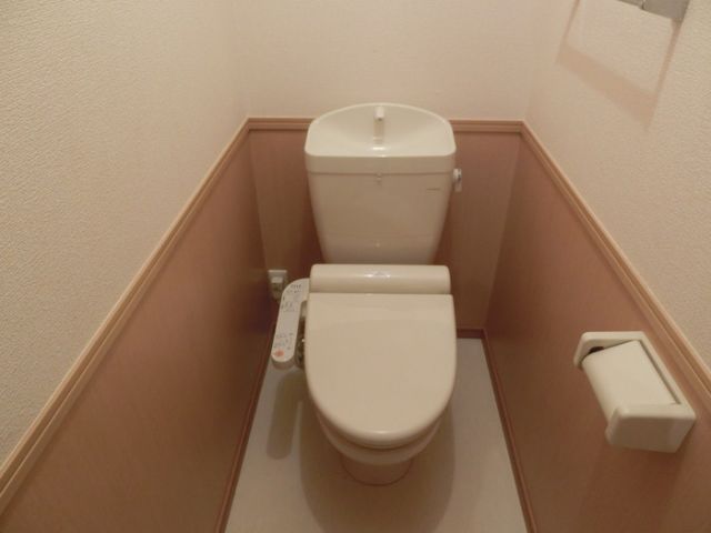 ＪＲ外房線 誉田駅 徒歩21分 2階建 築16年のトイレ写真