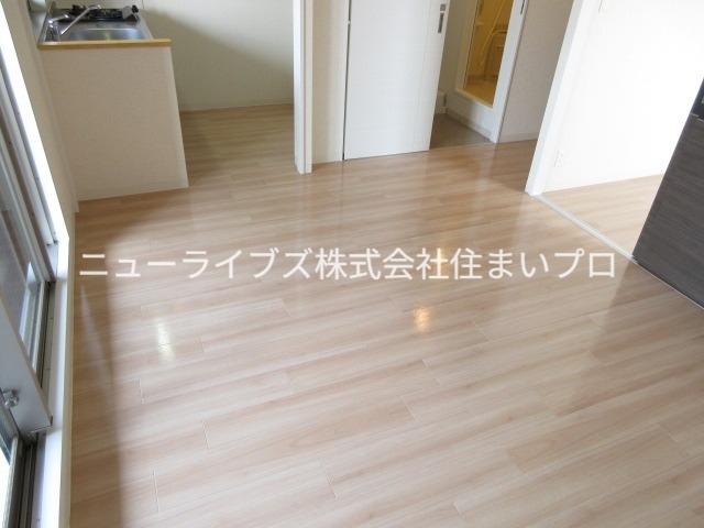 エムプラザ香里六番館の居間写真