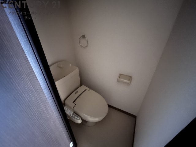 トイレ　温水洗浄便座付きのトイレです♪