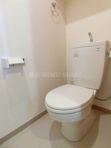 京急本線 戸部駅 徒歩10分 8階建 築19年のトイレ写真