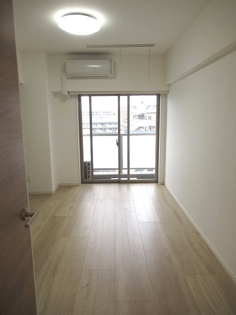 REXZY西川口AZIIIの居間写真