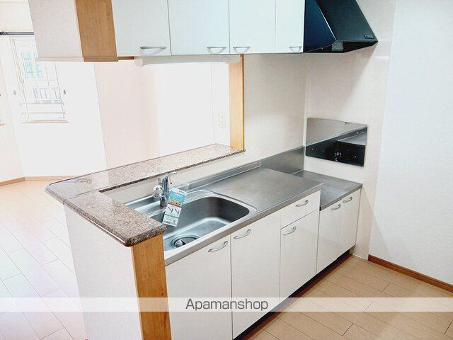 名鉄各務原線 六軒駅 徒歩10分 2階建 築18年のキッチン写真