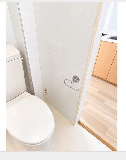 トイレ　落ち着いた色調のトイレです