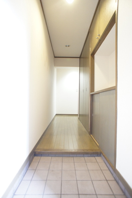 玄関　下駄箱付なので、玄関はいつでもスッキリ片付きますね☆