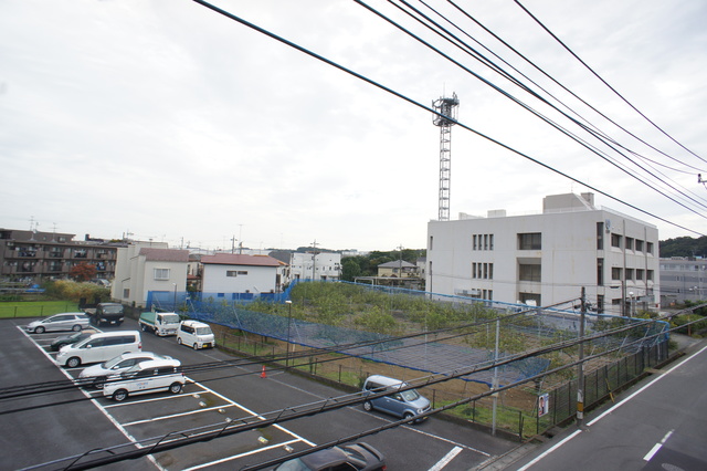 眺望　バルコニーからの景色です！圧迫感がないので暮らしやすい♪