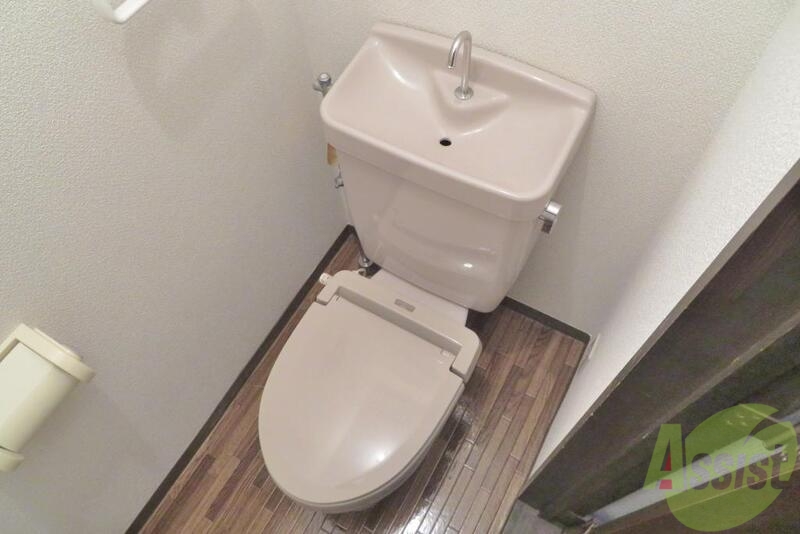 トイレ　トイレは暖房便座ですが温水はついてませんー。