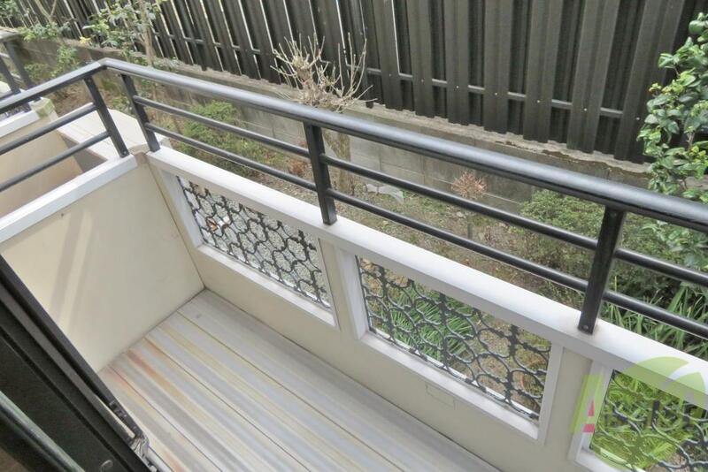 バルコニー　バルコニーは洗濯物も干しやすい。