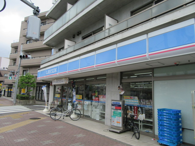 コンビニ　ローソン蒲田三丁目店（コンビニ）まで132m