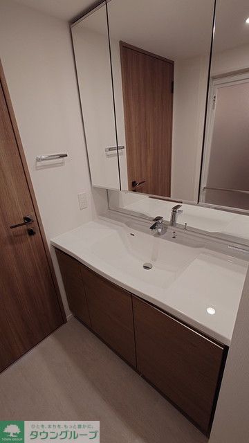 洗面設備　※写真は同タイプ住戸です。