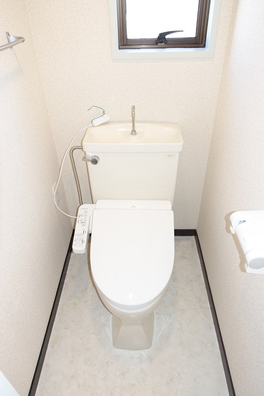 トイレ　もちろん温水洗浄便座☆