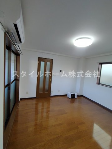 居室・リビング　別部屋写真です。