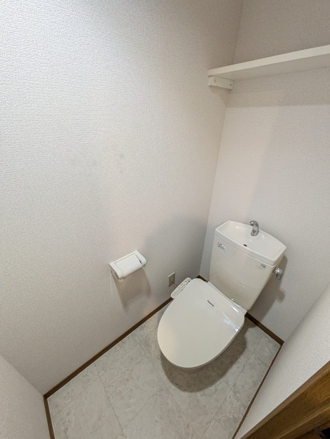 トイレ　★★トイレは嬉しい洗浄機能付き便座です♪★★