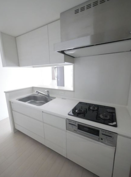 キッチン　写真は同タイプ住居です。