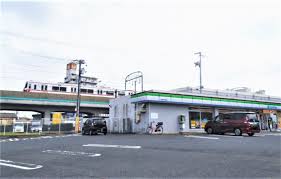 コンビニ　ファミリーマート 大高緑地公園店（コンビニ）まで463m