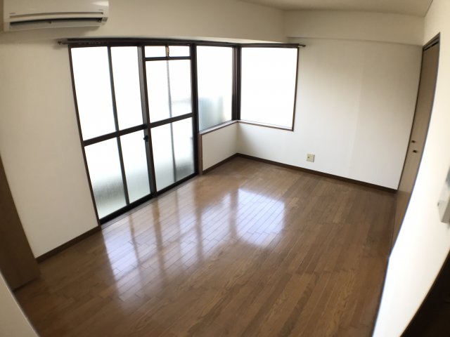 居室・リビング　角部屋住戸で過ごしやすく、おすすめです。