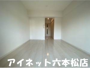 居室・リビング　日当たり良好で落ち着いたお部屋ですよ