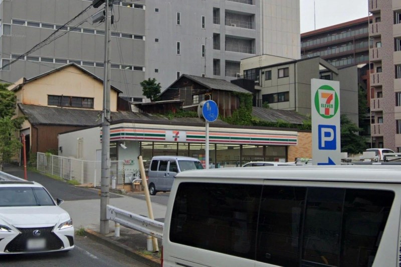 コンビニ　セブンイレブン 名古屋松原3丁目店（コンビニ）まで127m