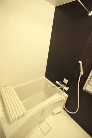 バス・シャワールーム　コンパクトで使いやすいお風呂です