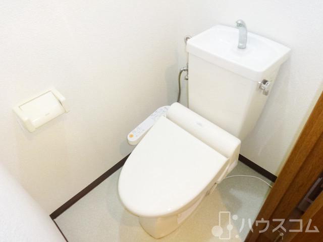 トイレ　温水洗浄便座も付いてます！毎日使うからこそ嬉しいですね♪