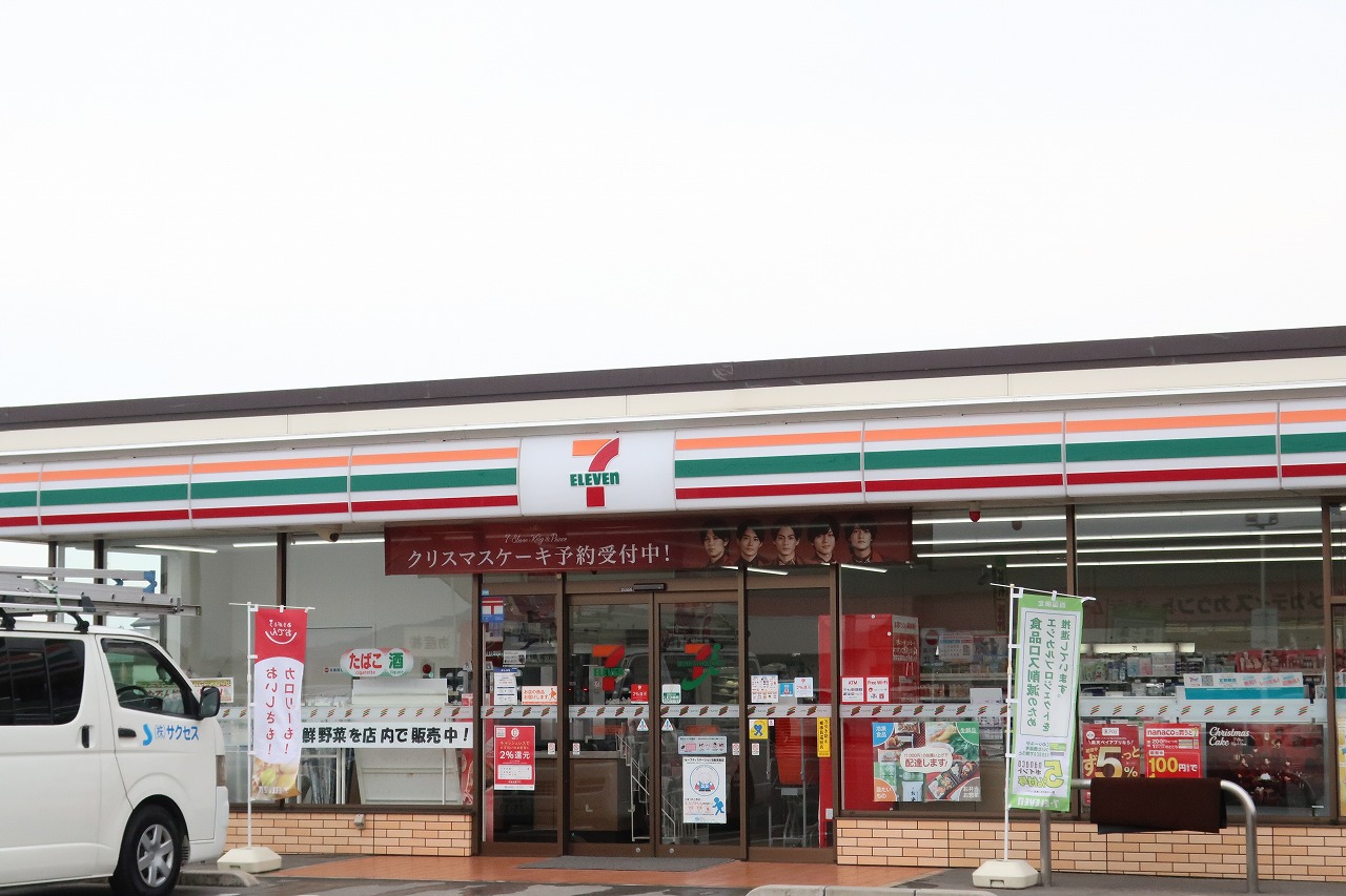 コンビニ　セブンイレブン丸亀飯山町下法軍寺店（コンビニ）まで442m