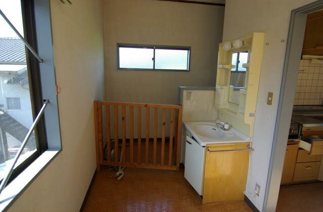 洗面設備　コンパクトで使いやすい洗面所