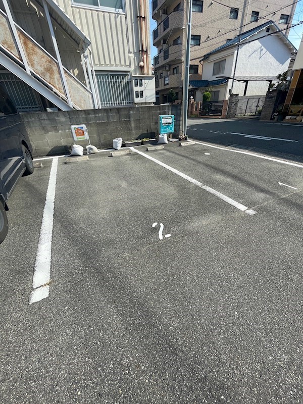 【姫路市京口町のアパートの駐車場】