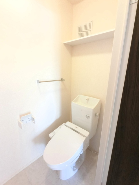 トイレ　温水洗浄暖房便座です。