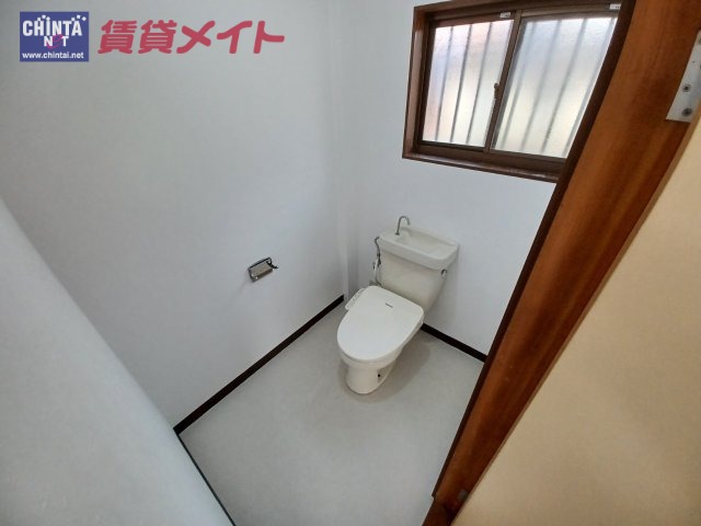 【津市白塚町のアパートのトイレ】