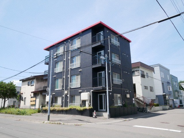 札幌市北区北三十条西のマンションの建物外観