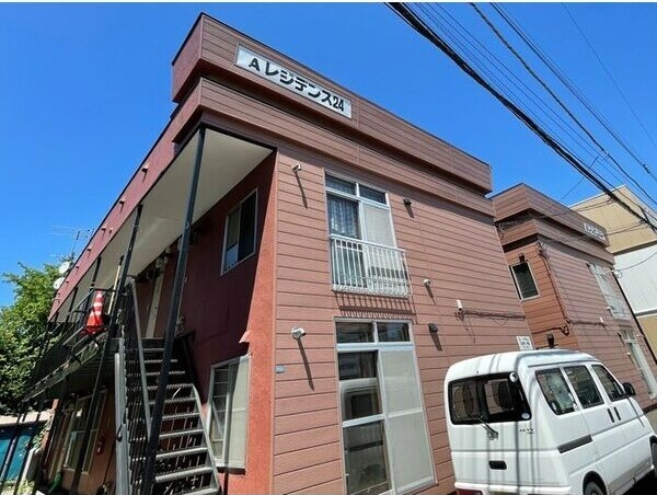 札幌市北区北二十四条西のアパートの建物外観