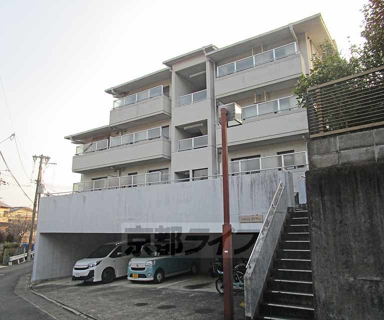 【シャルムロイヤルマンションの建物外観】