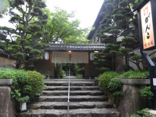 飲食店　がんこ 宝塚苑（飲食店）まで590m