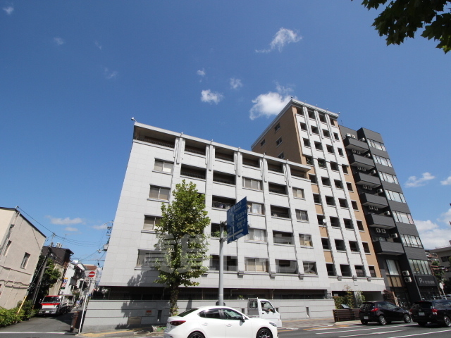 【京都市右京区西院南高田町のマンションの建物外観】