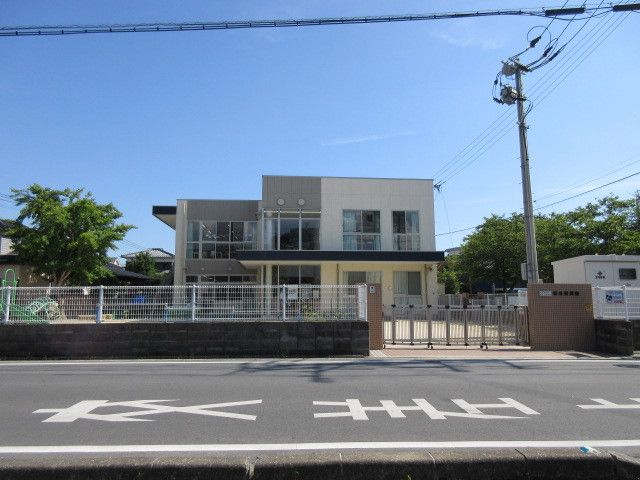 【大牟田市大字草木のアパートの幼稚園・保育園】