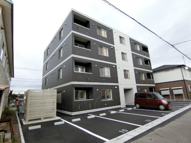 函館市日乃出町のマンションの建物外観