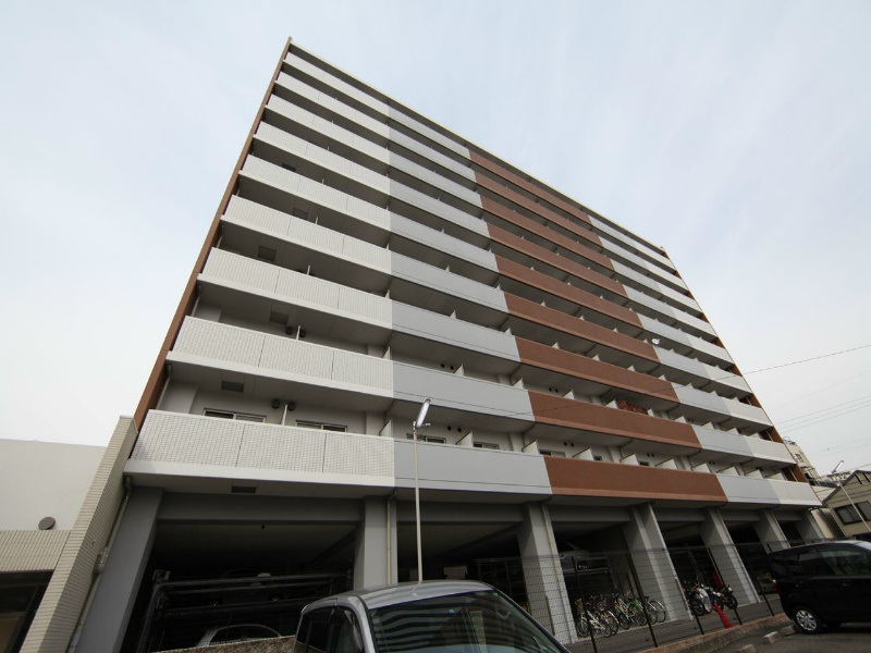 【名古屋市瑞穂区堀田通のマンションの建物外観】